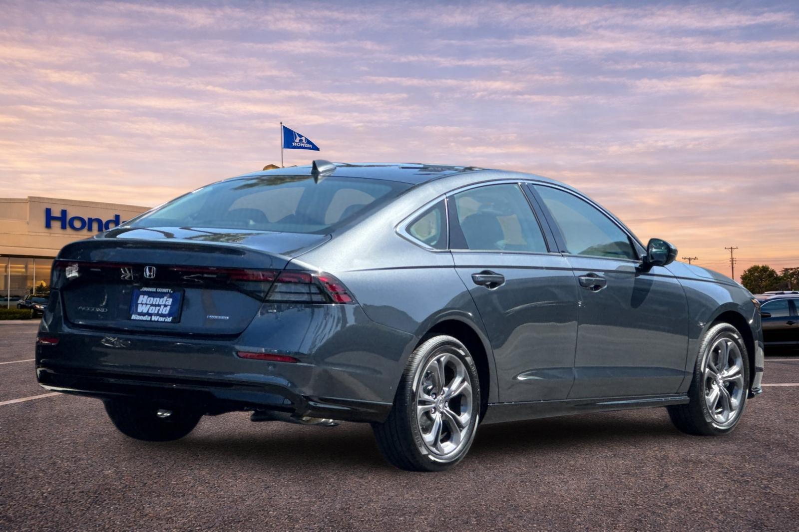 New 2026 Meteorite Gray Metallic Honda EX-L image 4