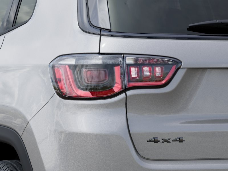 New 2026 Silver Zynith Metallic Clearcoat Jeep Latitude image 35