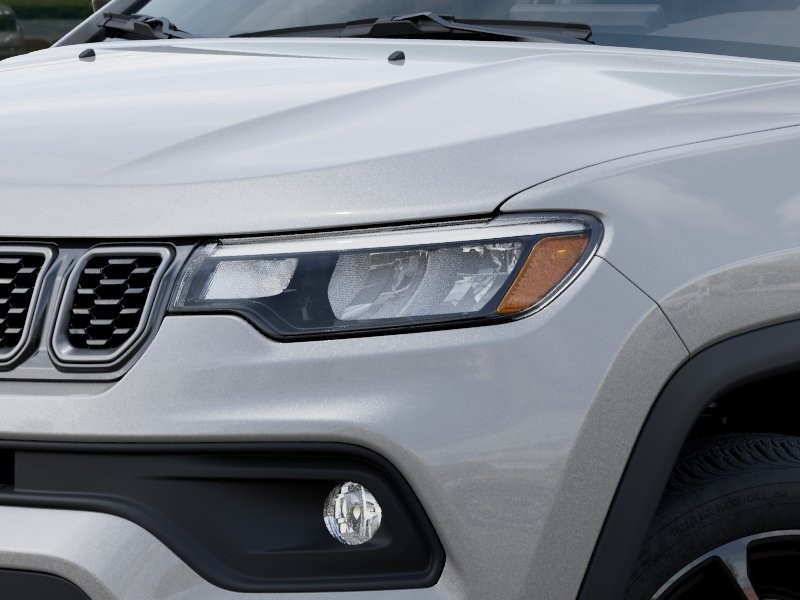 New 2026 Silver Zynith Metallic Clearcoat Jeep Latitude image 36