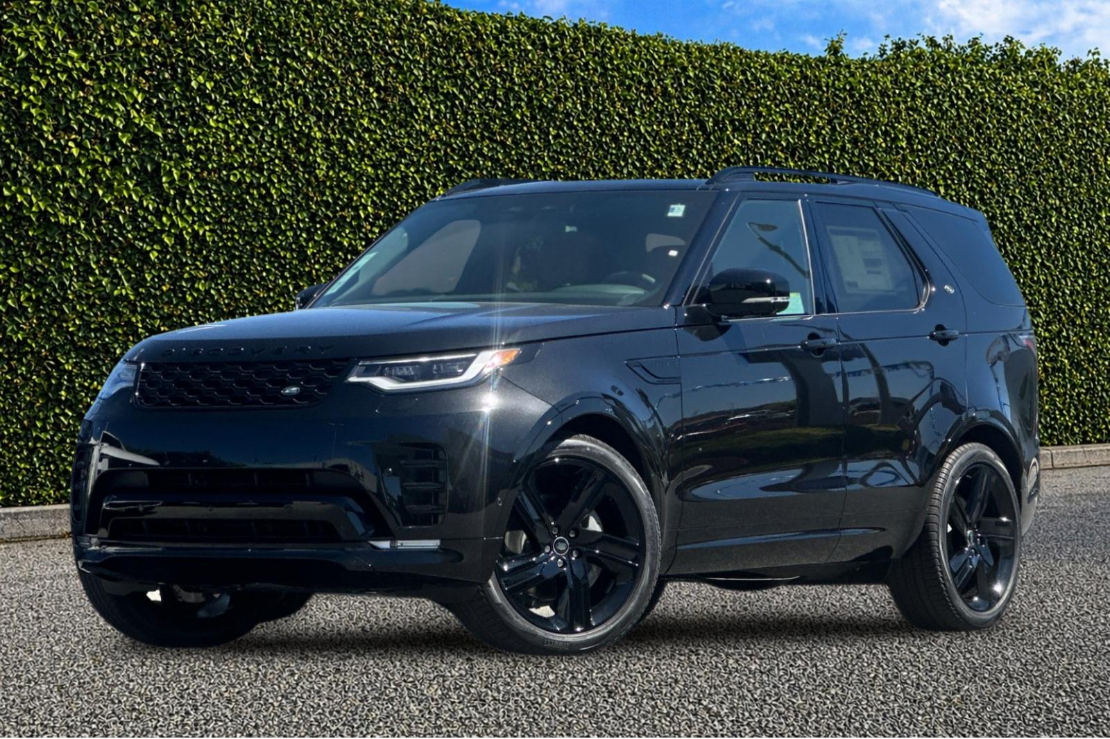 2026 Land Rover Discovery P300 Dynamic SE's photo