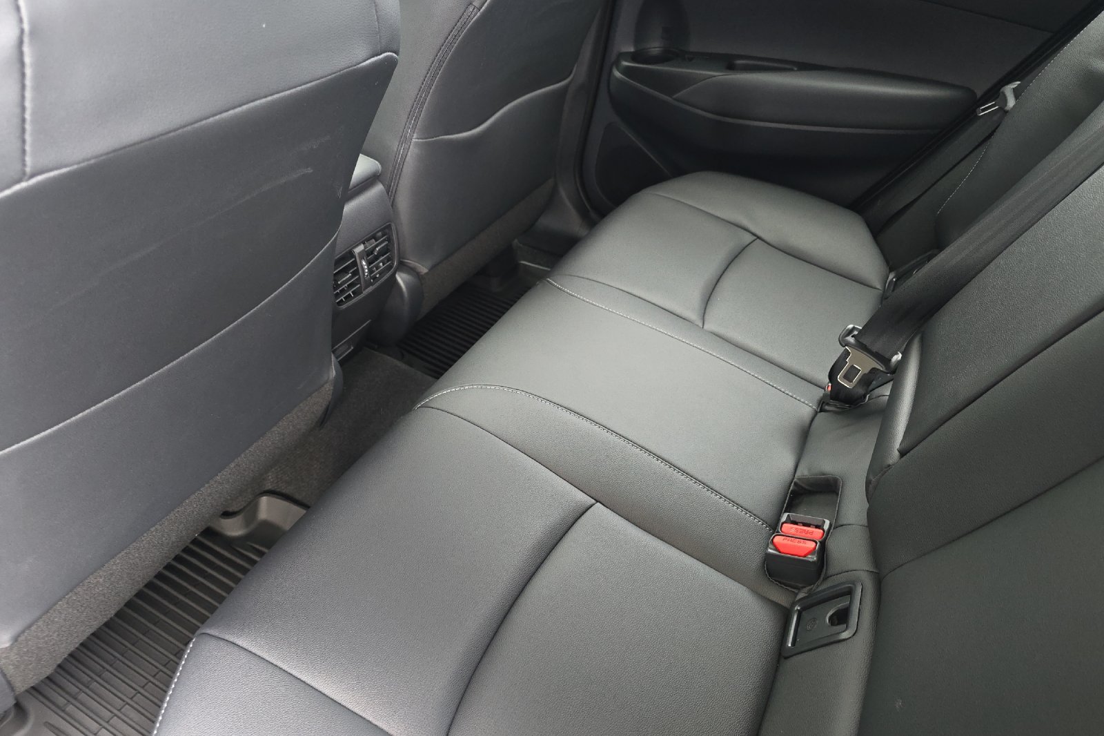 2026 Toyota Corolla Cross XLE - Photo 10