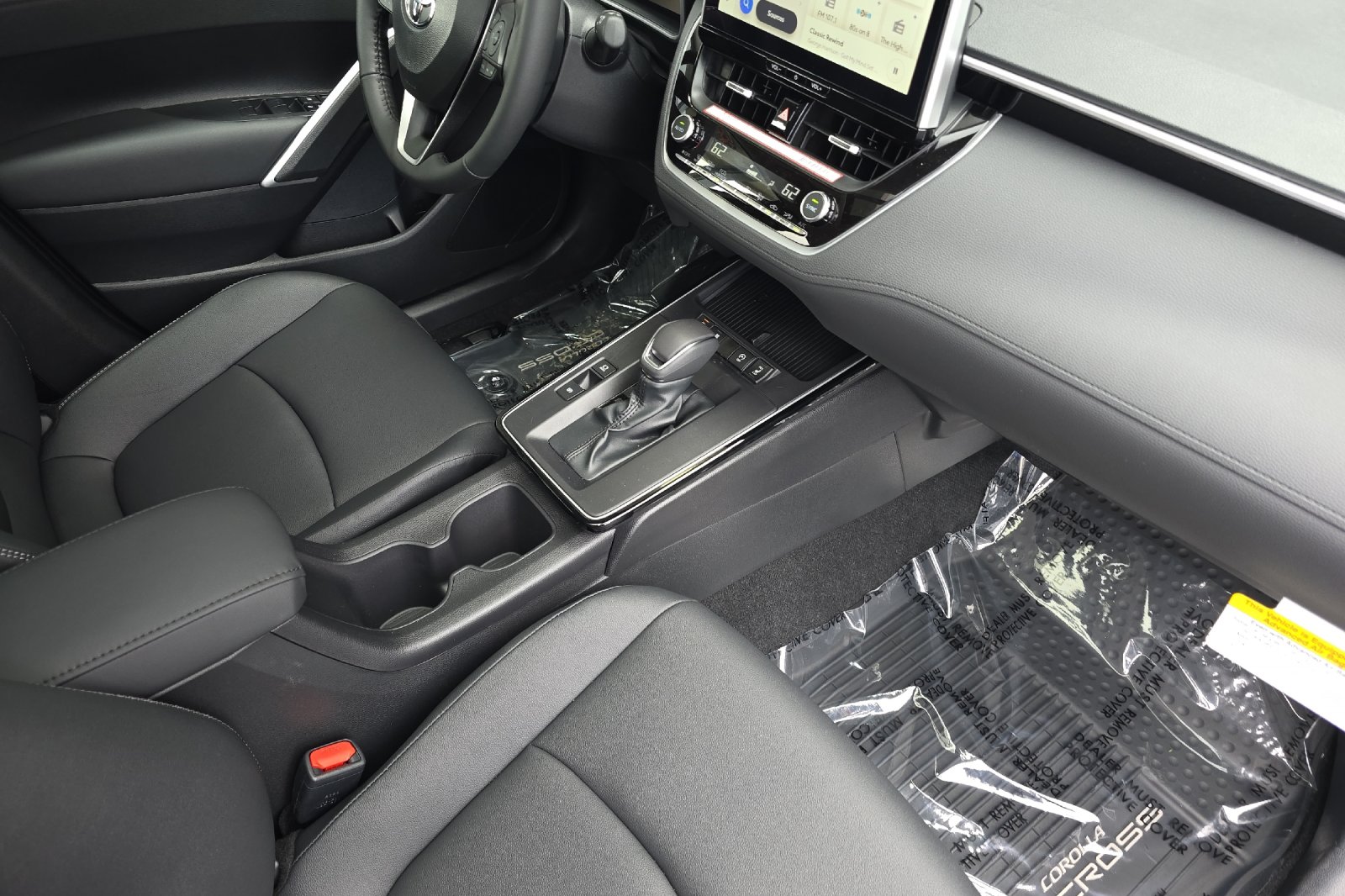 2026 Toyota Corolla Cross XLE - Photo 14