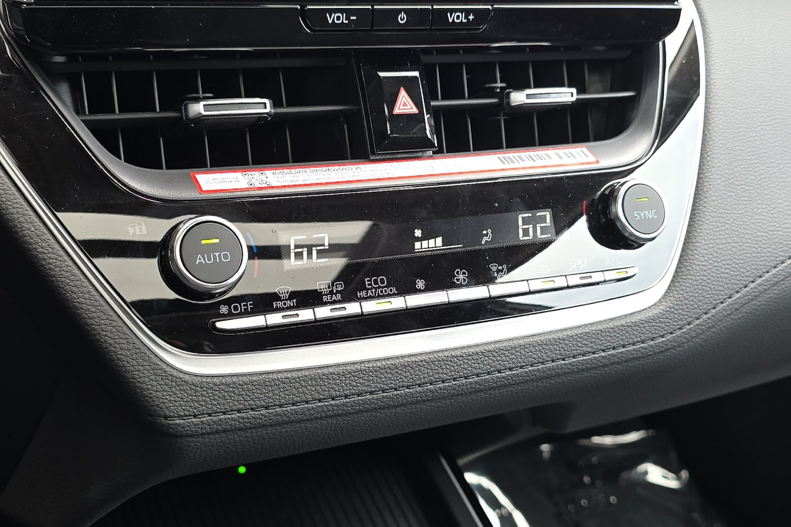 2026 Toyota Corolla Cross XLE - Photo 18