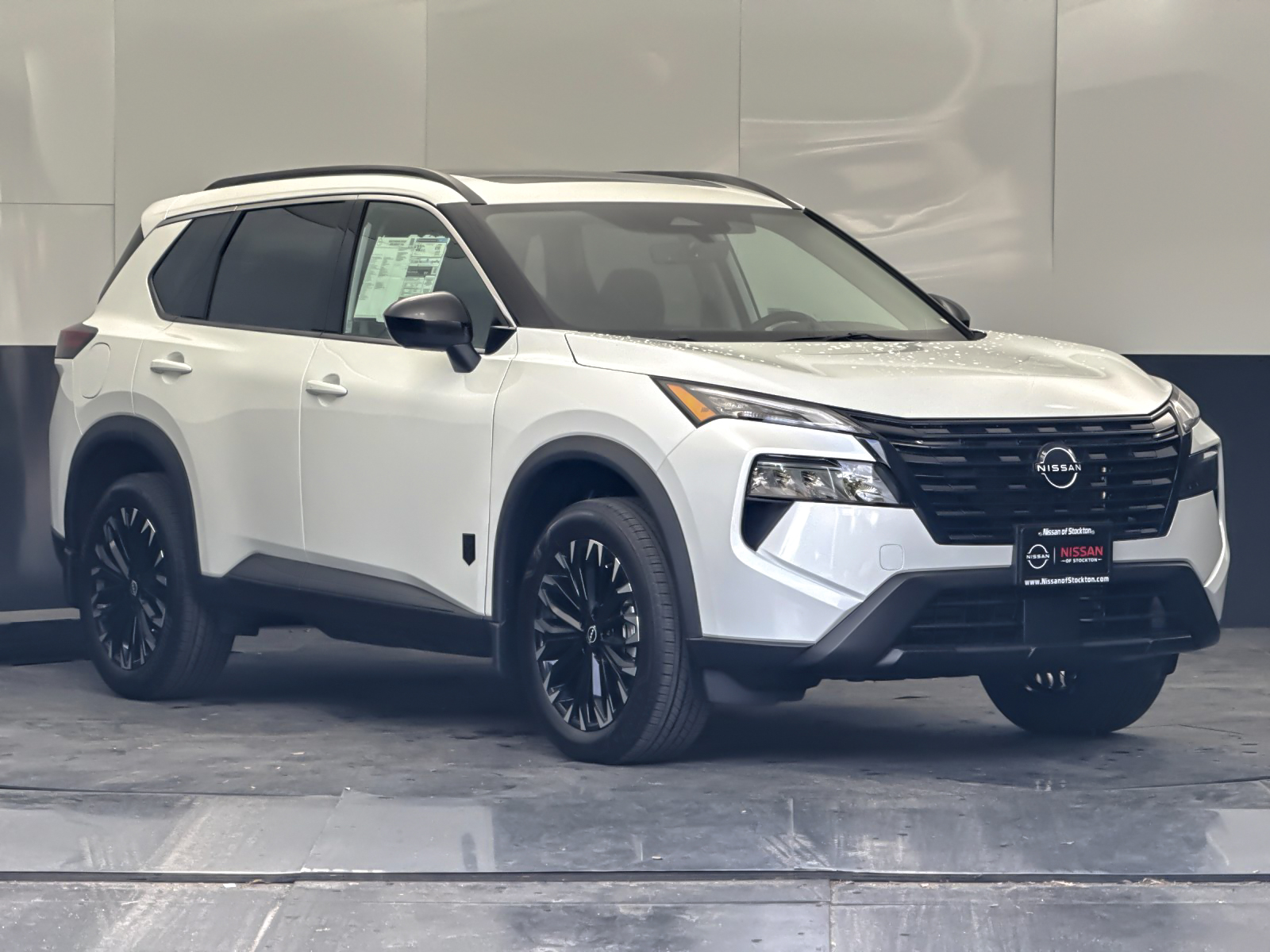 2026 Nissan Rogue Dark Armor's photo