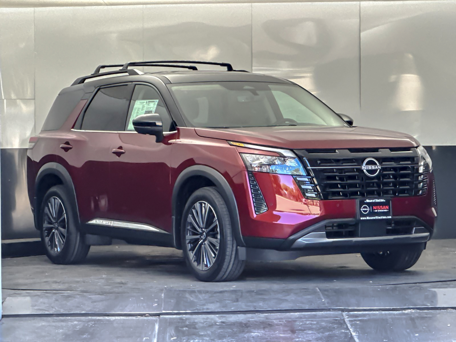 2026 Nissan Pathfinder Platinum 4WD's photo