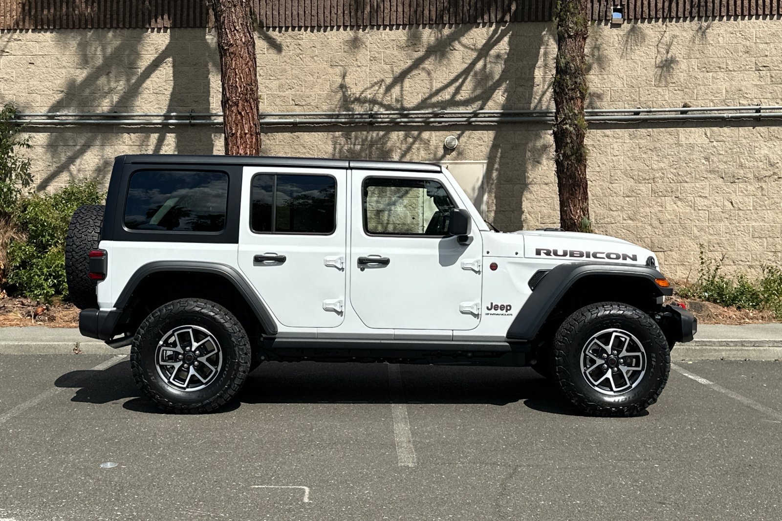 New 2026 Bright White Clearcoat Jeep Rubicon image 2