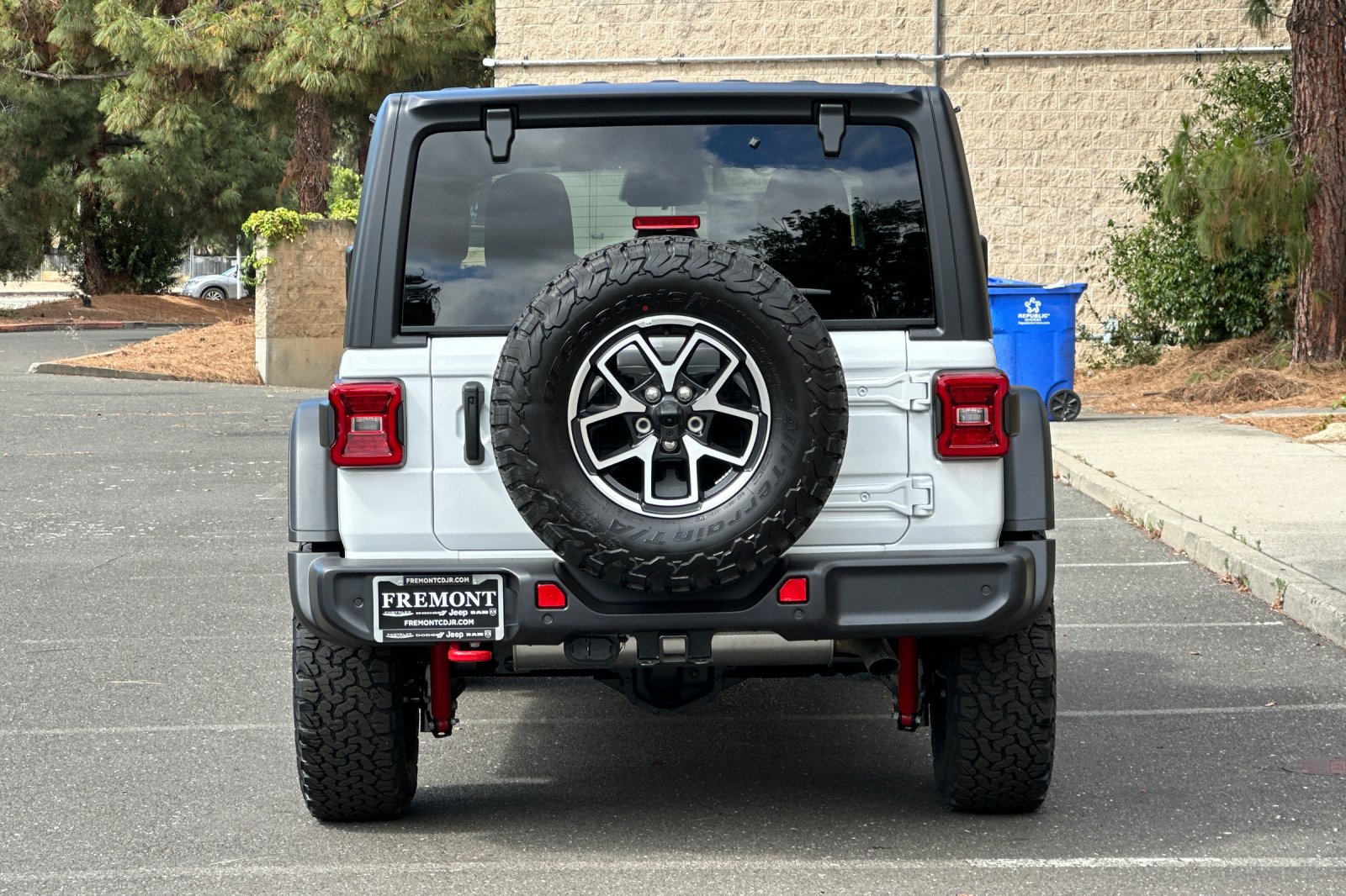 New 2026 Bright White Clearcoat Jeep Rubicon image 4