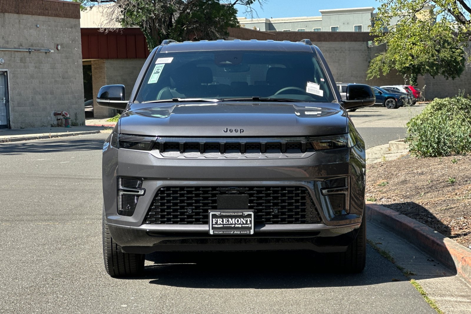 New 2026 Baltic-Gray Metallic Clear-Coat Exterior Paint Jeep Limited Altitude image 8