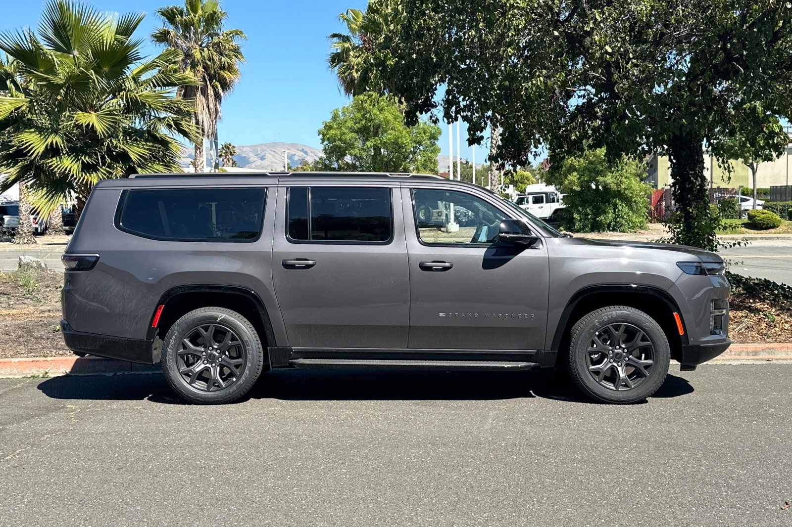 New 2026 Baltic-Gray Metallic Clear-Coat Exterior Paint Jeep Limited Altitude image 2