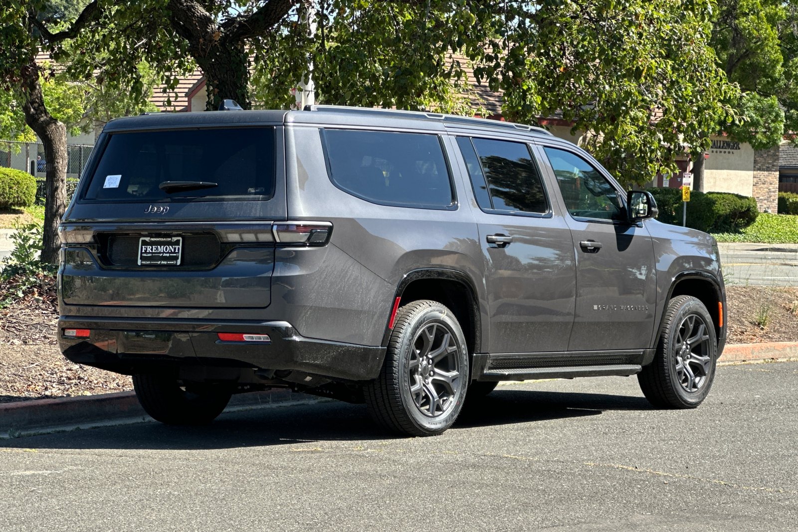 New 2026 Baltic-Gray Metallic Clear-Coat Exterior Paint Jeep Limited Altitude image 3