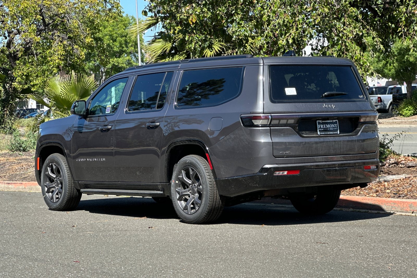 New 2026 Baltic-Gray Metallic Clear-Coat Exterior Paint Jeep Limited Altitude image 5