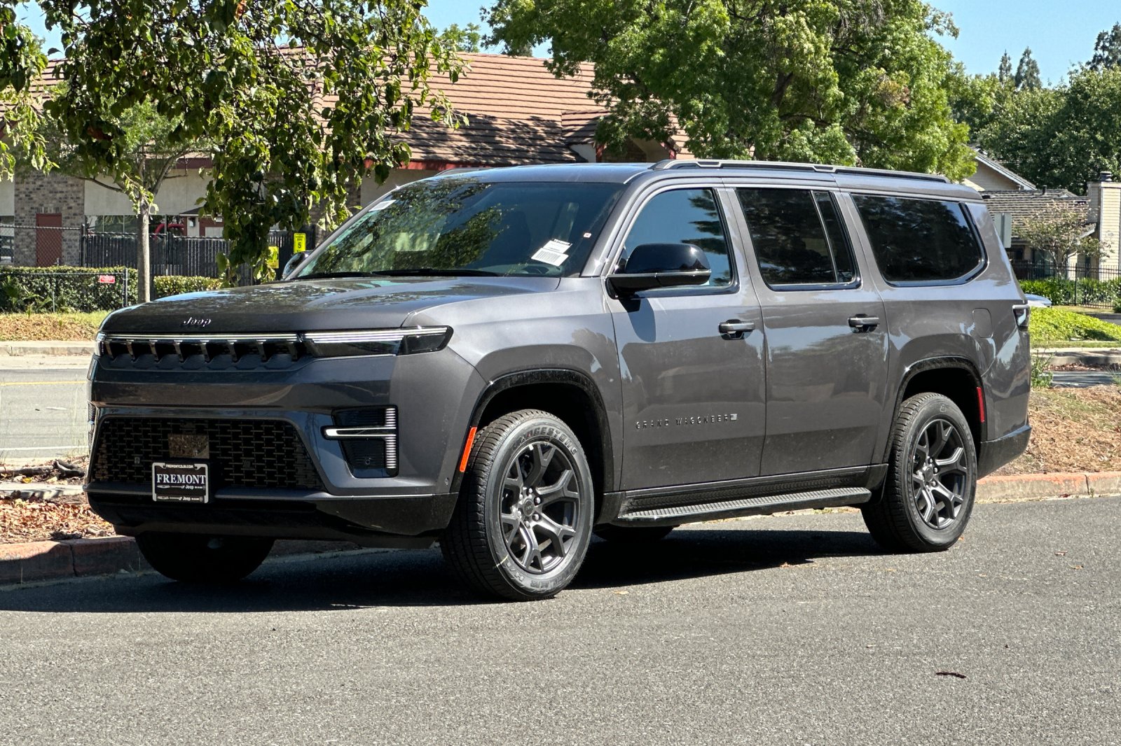 New 2026 Baltic-Gray Metallic Clear-Coat Exterior Paint Jeep Limited Altitude image 7