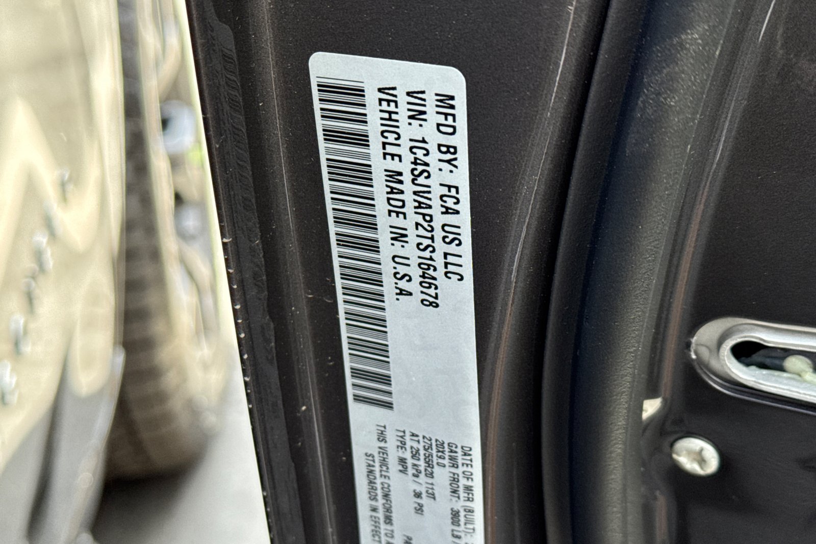 New 2026 Baltic-Gray Metallic Clear-Coat Exterior Paint Jeep Upland image 28
