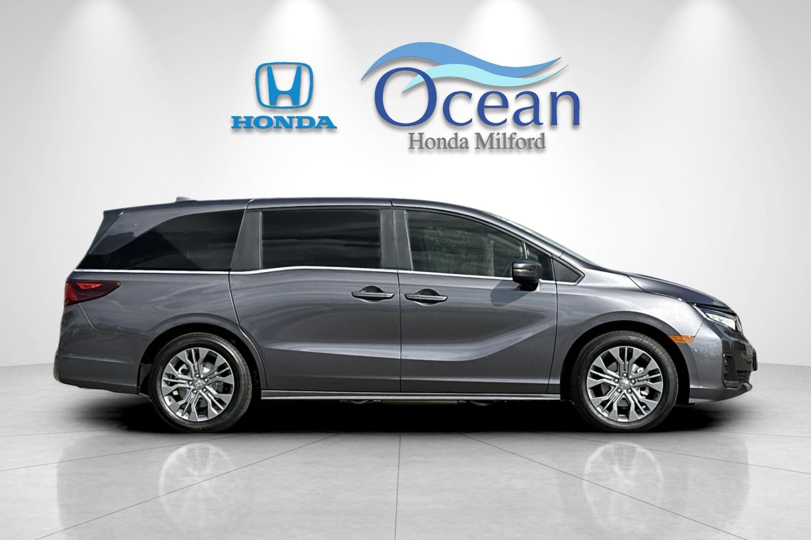 New 2026 Modern Steel Metallic Honda Touring image 6