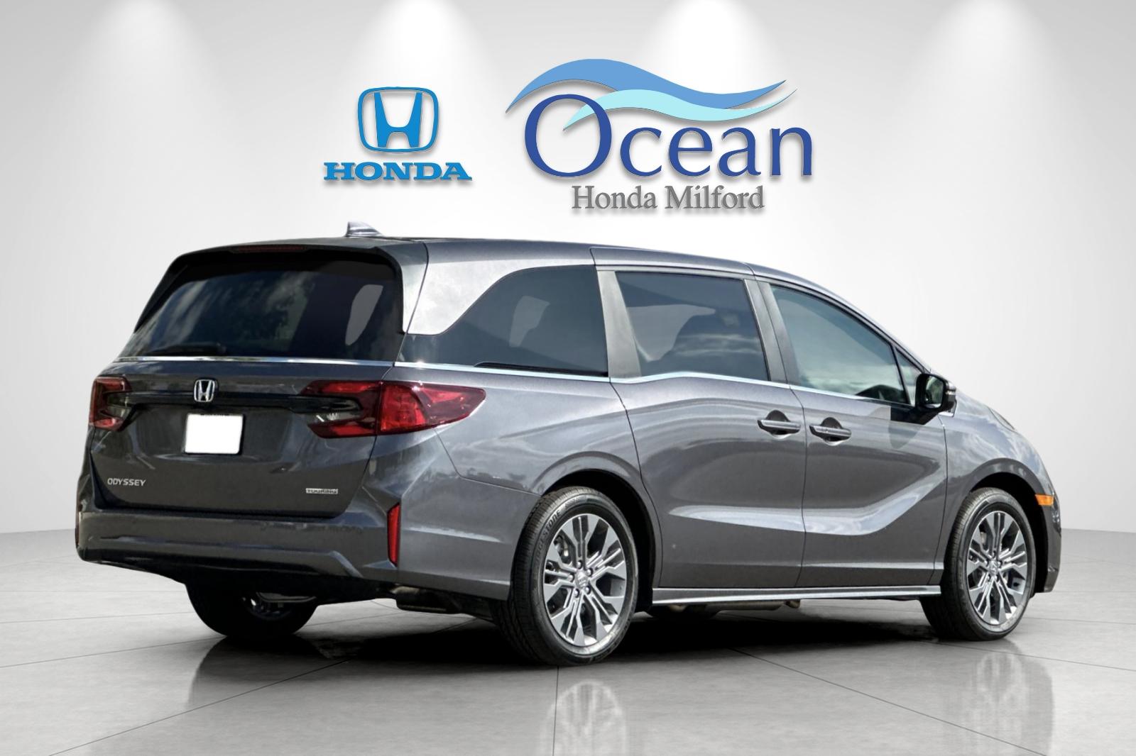 New 2026 Modern Steel Metallic Honda Touring image 5