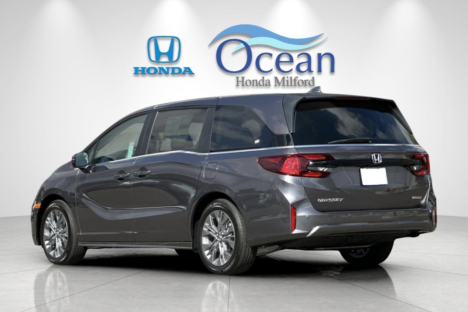 New 2026 Modern Steel Metallic Honda Touring image 3