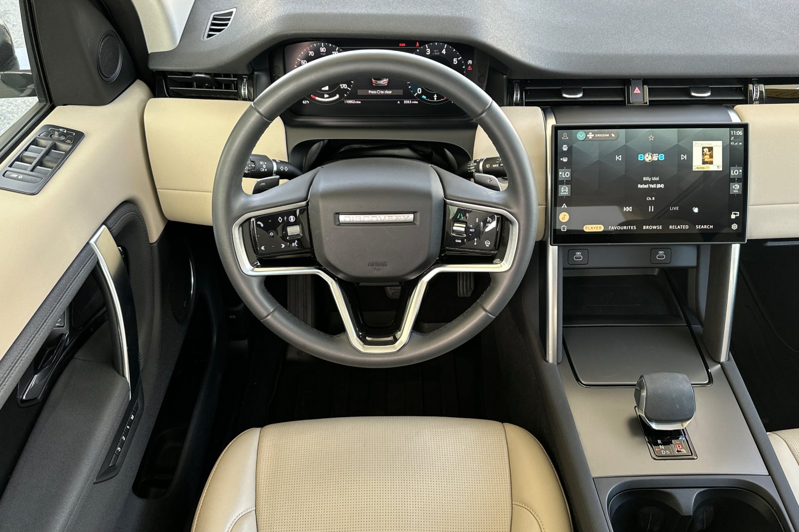 Used 2024 Blue Land Rover S image 17