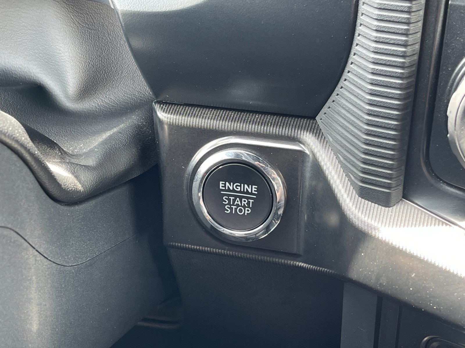 Used 2024 White Ford Raptor image 25