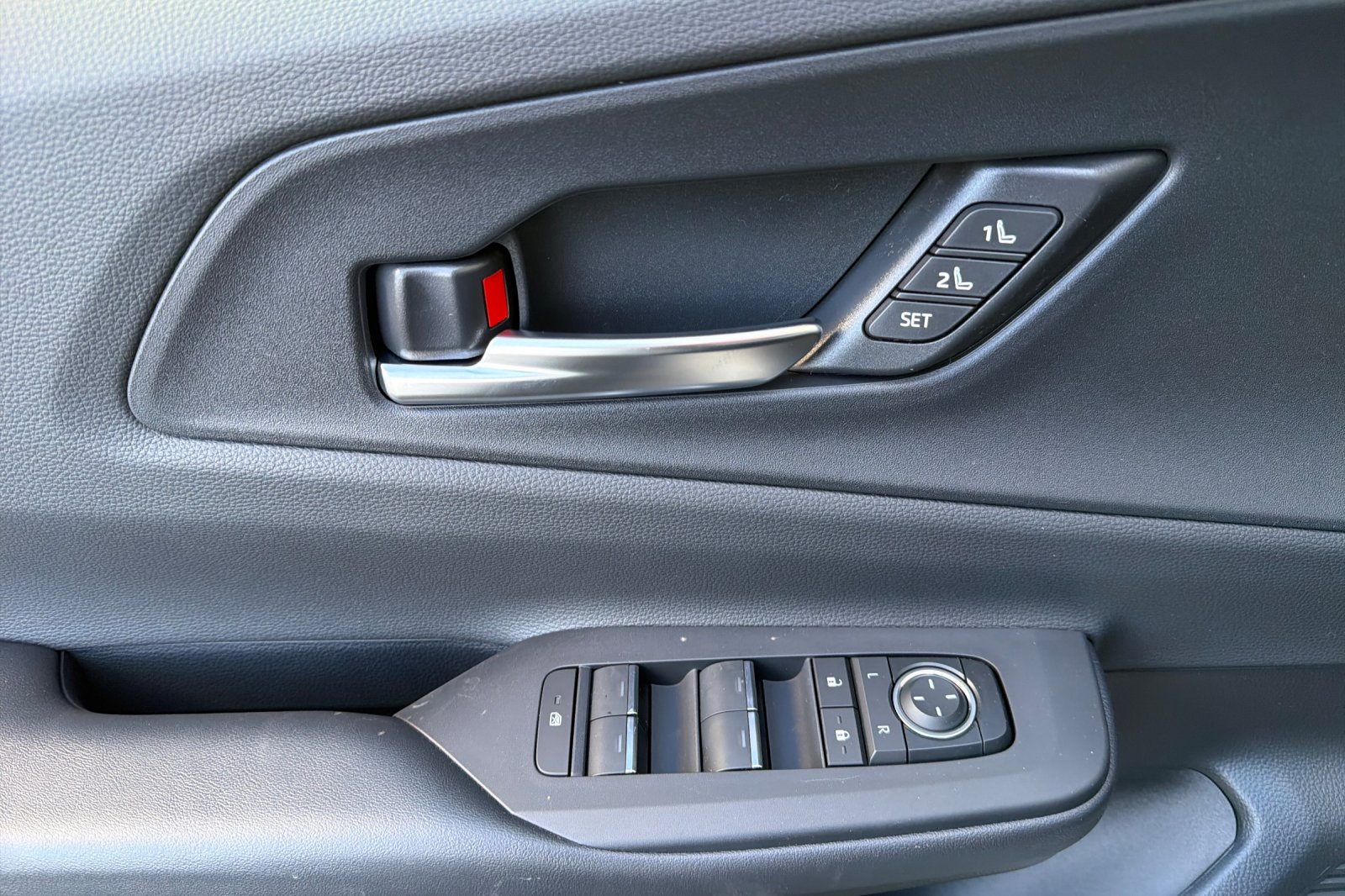 2026 Toyota Prius Plug-in Hybrid XSE Premium - Photo 8