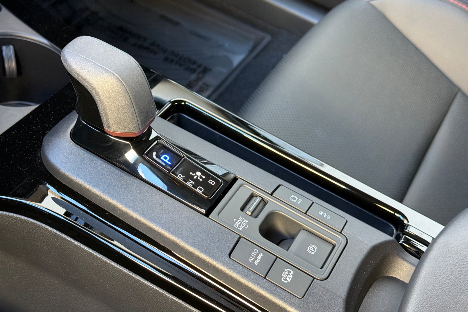 2026 Toyota Prius Plug-in Hybrid XSE Premium - Photo 18