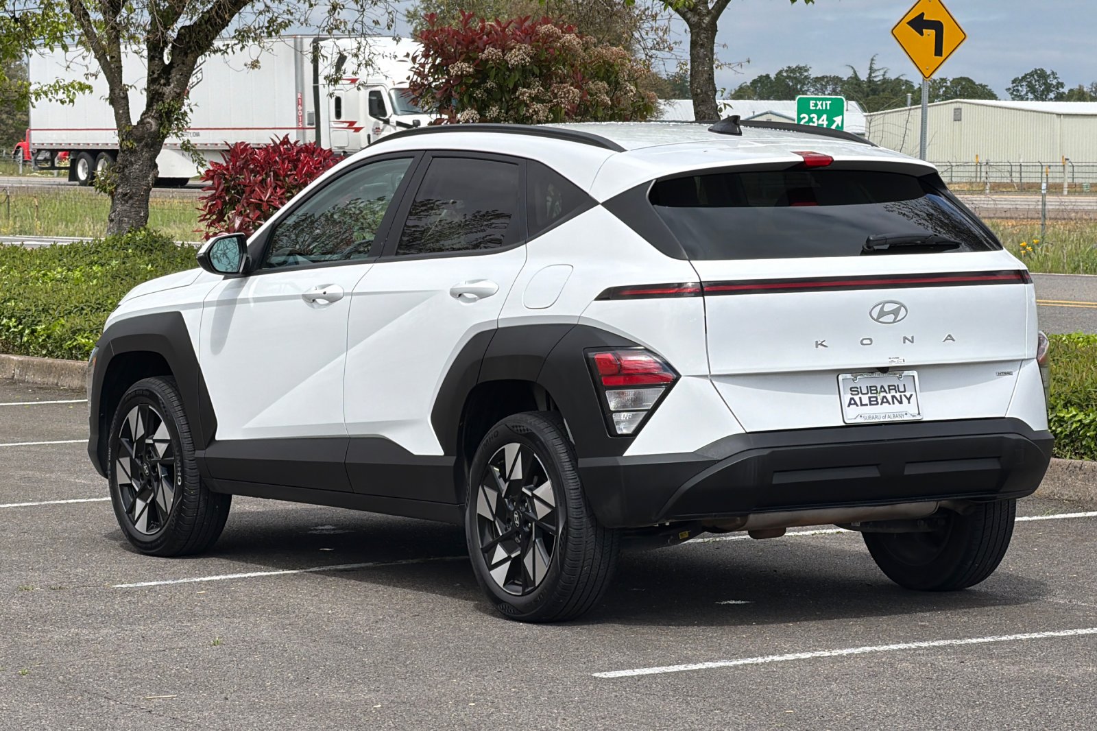 2025 Hyundai Kona SEL - Photo 6