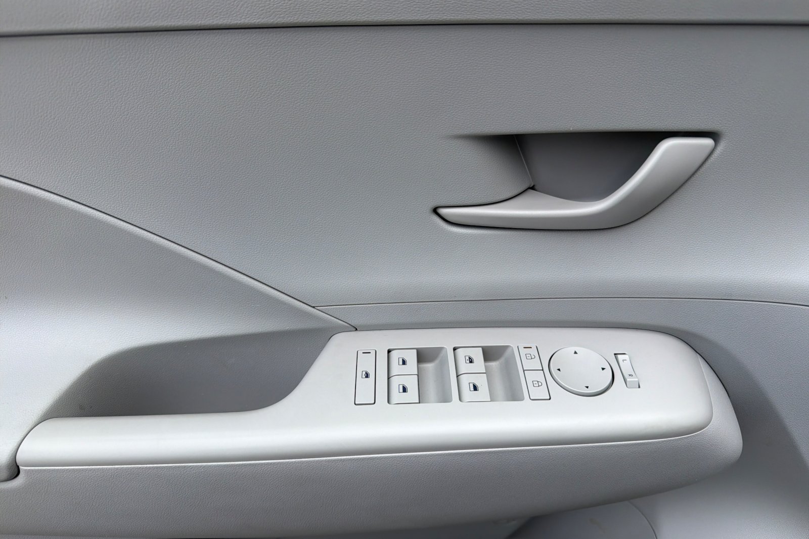 2025 Hyundai Kona SEL - Photo 11