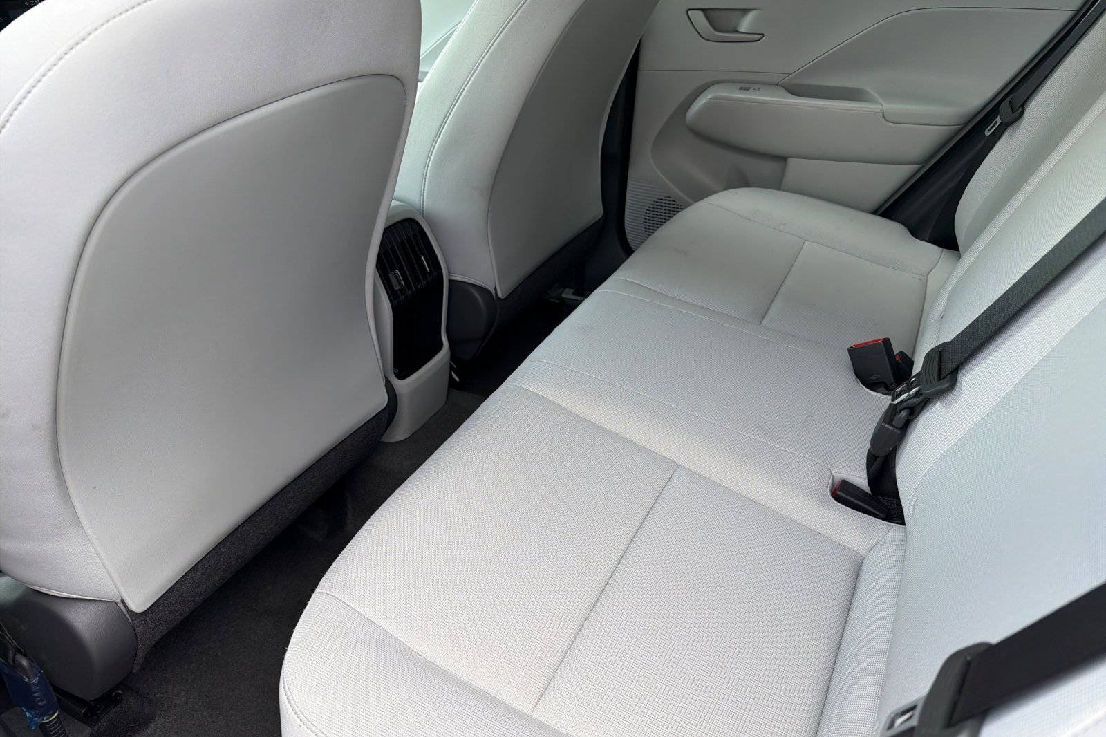 2025 Hyundai Kona SEL - Photo 12