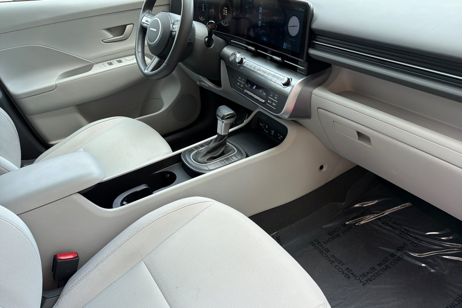 2025 Hyundai Kona SEL - Photo 16