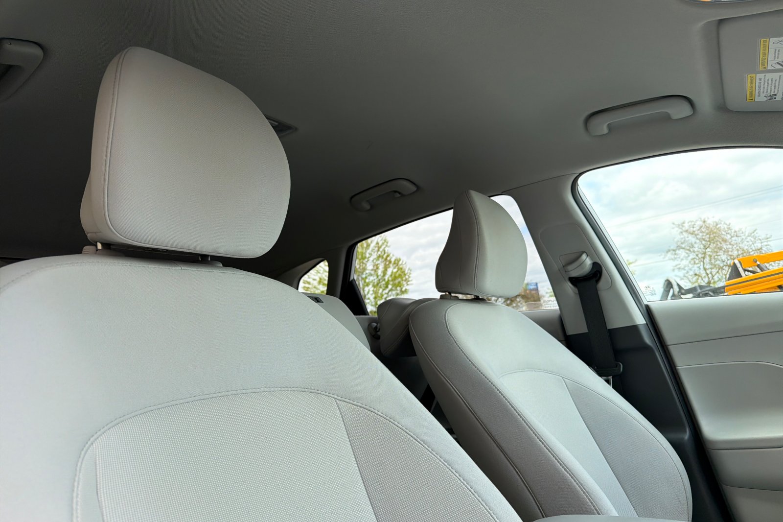 2025 Hyundai Kona SEL - Photo 17