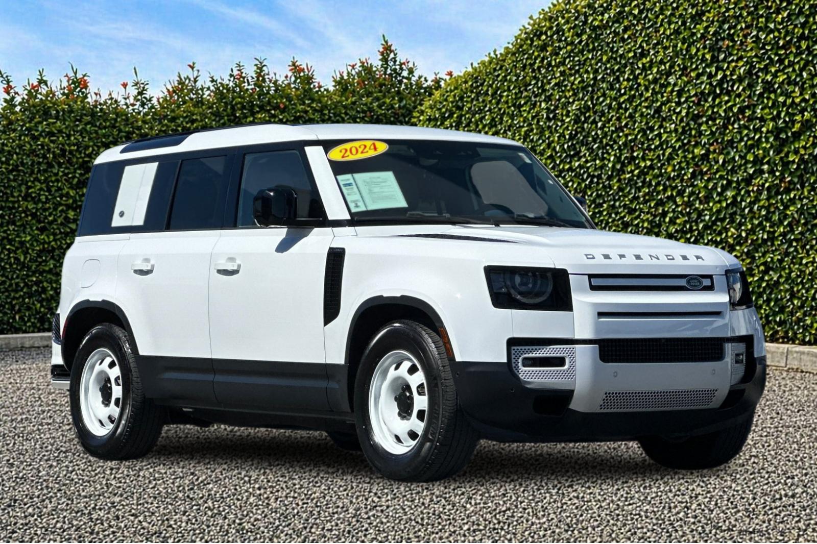 2024 Land Rover Defender 110 S P300's photo