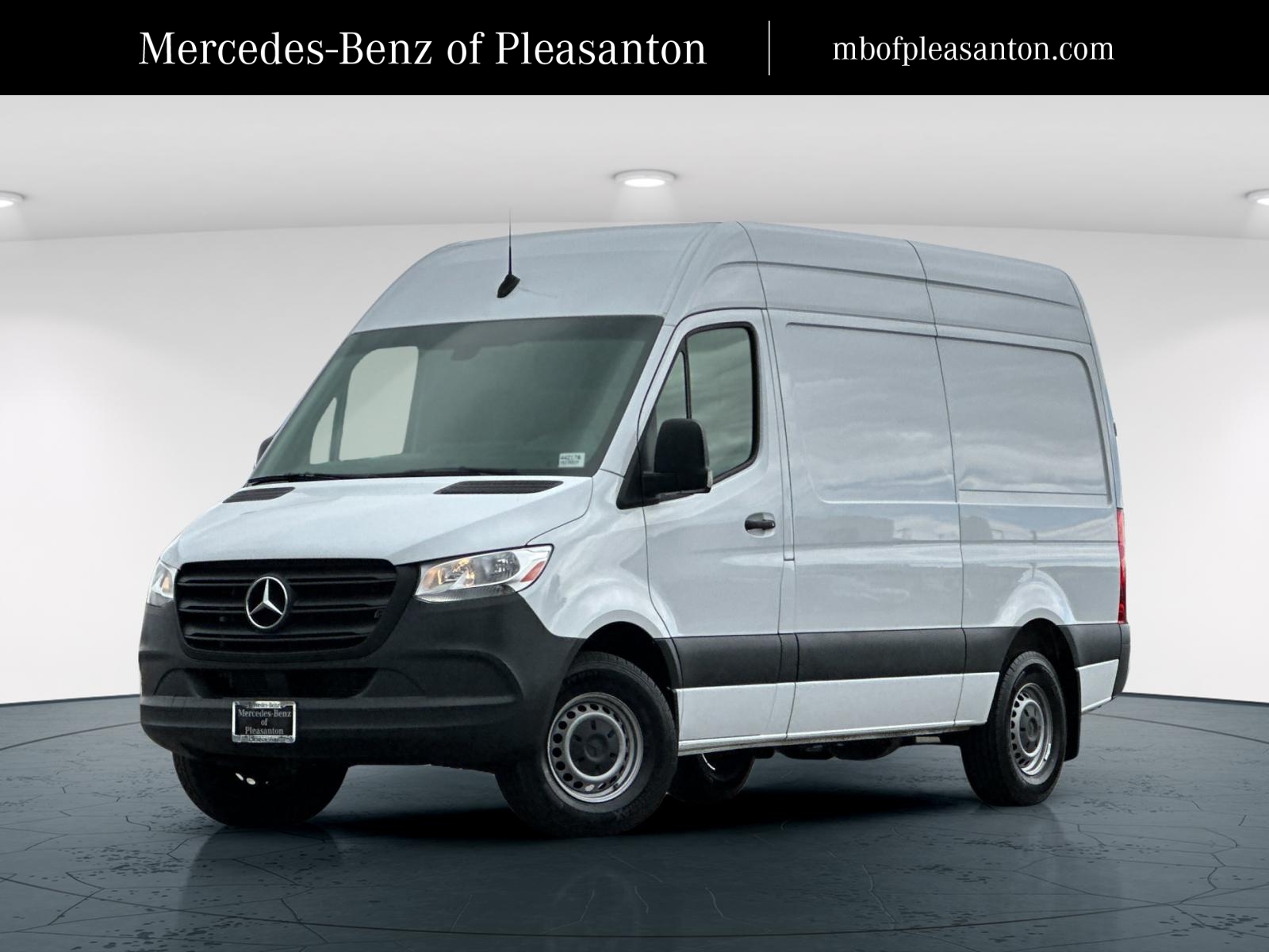 2022 Mercedes-Benz Sprinter 2500 Gas 144 WB's photo