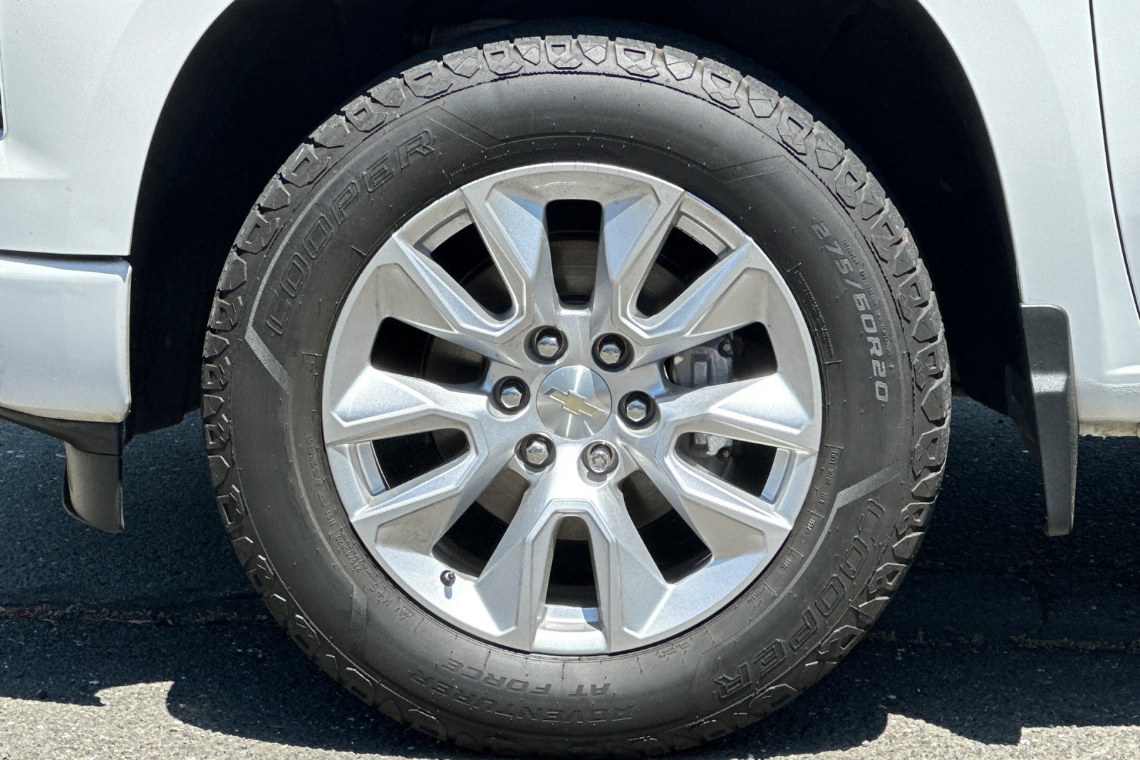Used 2022 White Chevrolet Custom image 23