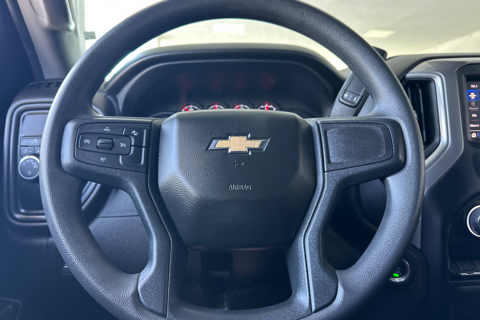 Used 2022 White Chevrolet Custom image 21