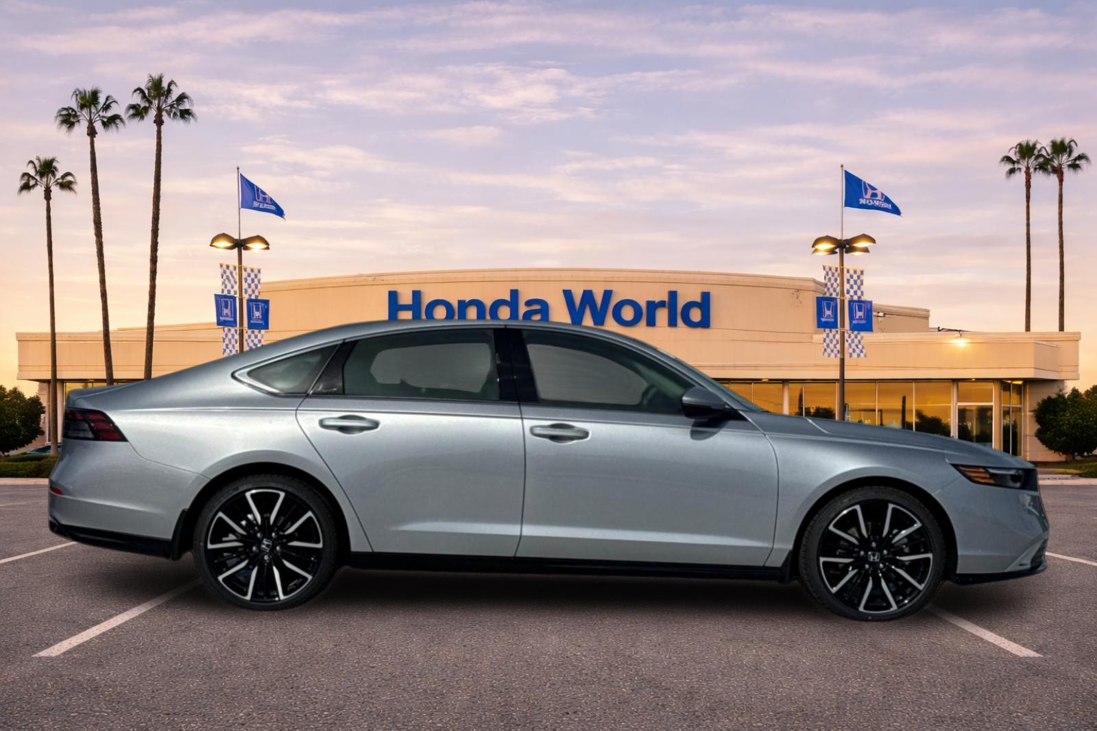 New 2026 Solar Silver Metallic Honda Touring image 3