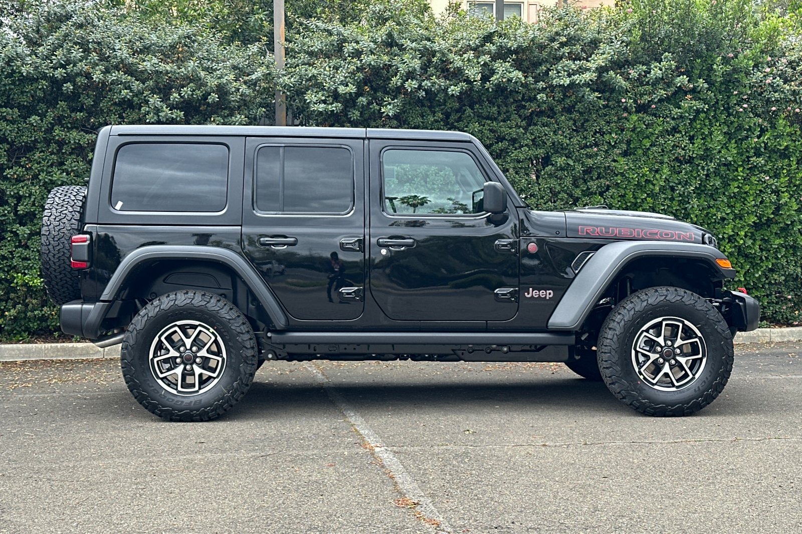 New 2026 Black Clear-Coat Exterior Paint Jeep Rubicon image 2