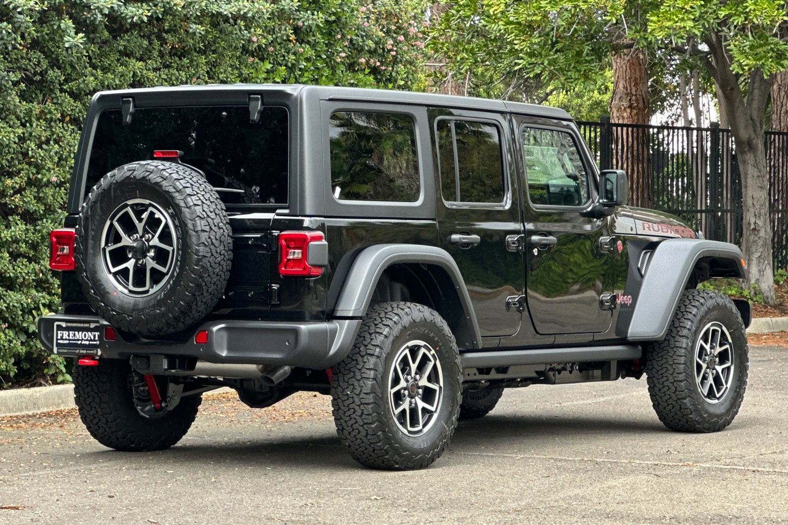 New 2026 Black Clear-Coat Exterior Paint Jeep Rubicon image 3