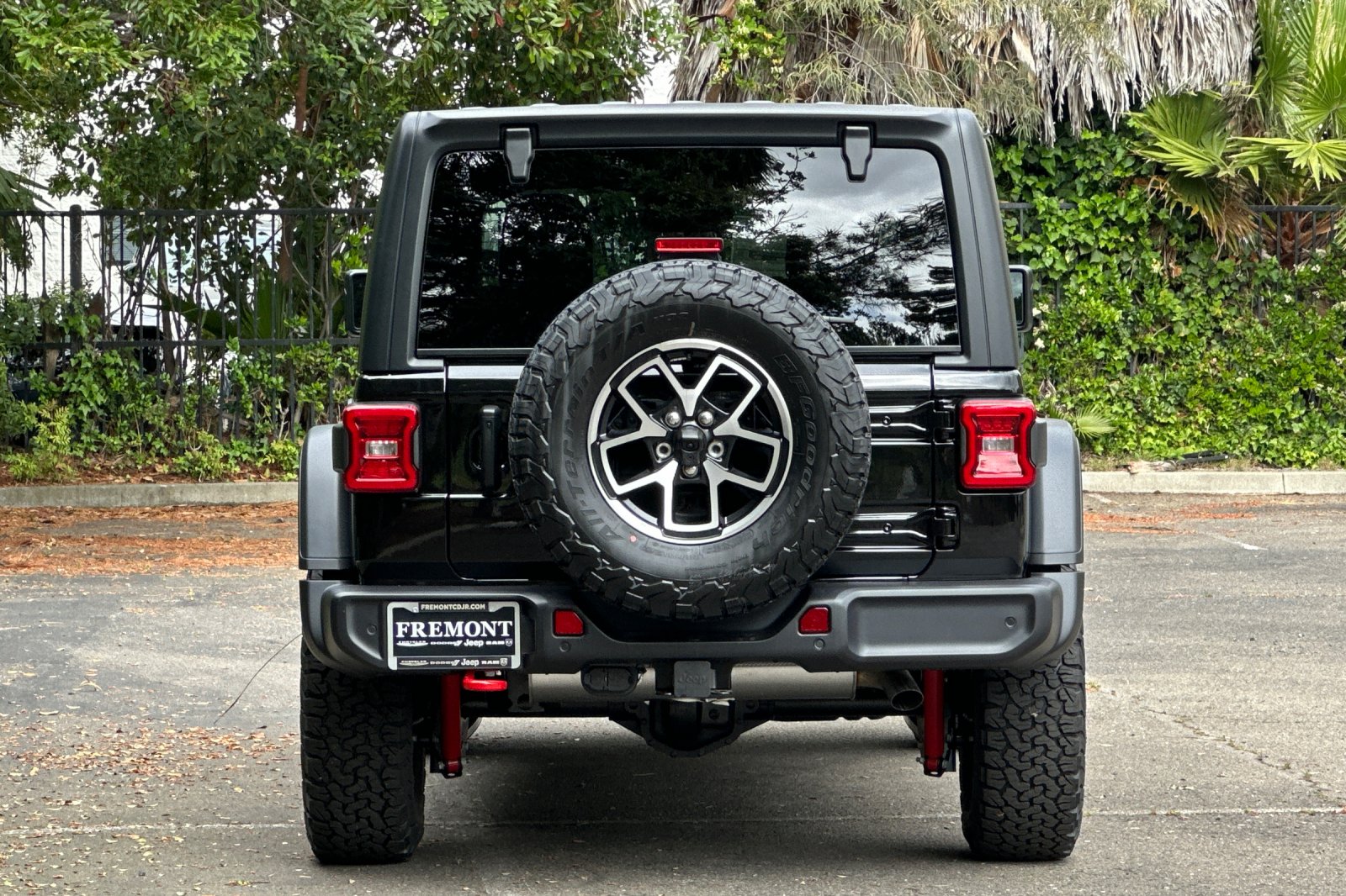 New 2026 Black Clear-Coat Exterior Paint Jeep Rubicon image 4