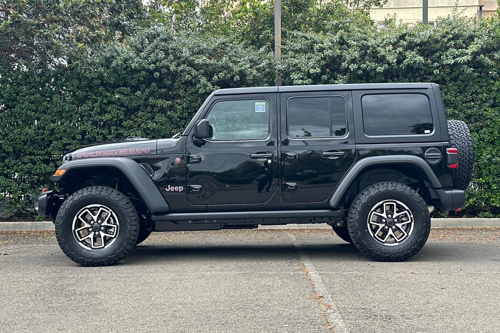 New 2026 Black Clear-Coat Exterior Paint Jeep Rubicon image 6