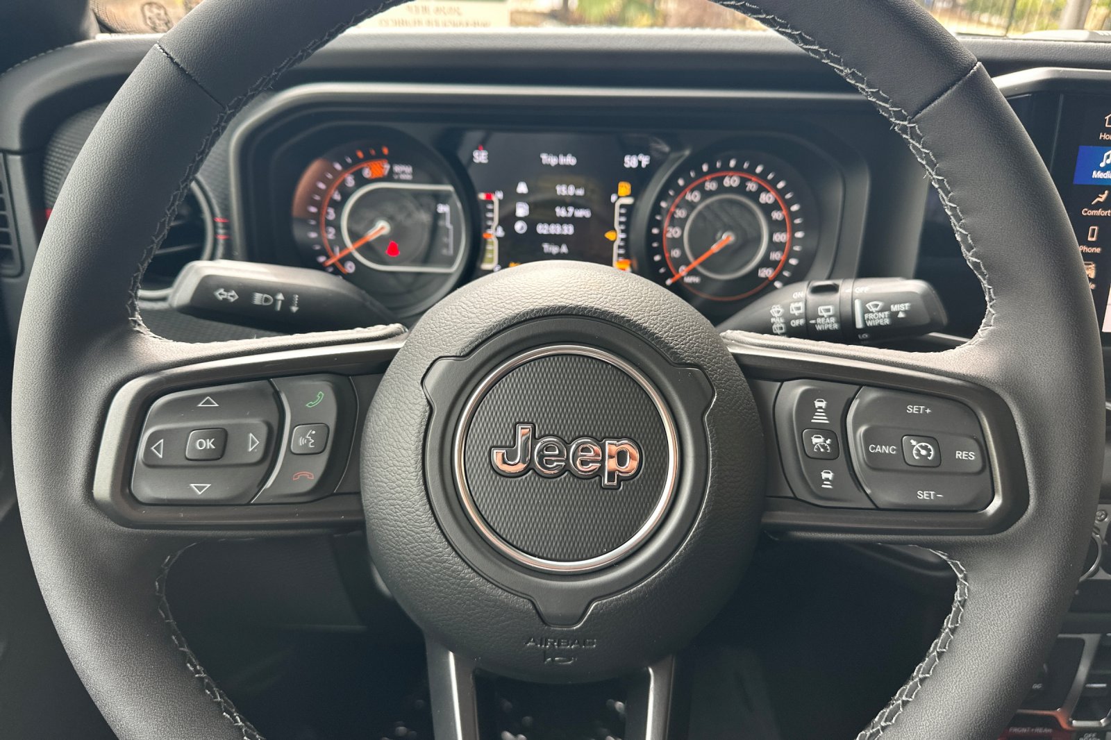 New 2026 Black Clear-Coat Exterior Paint Jeep Rubicon image 22