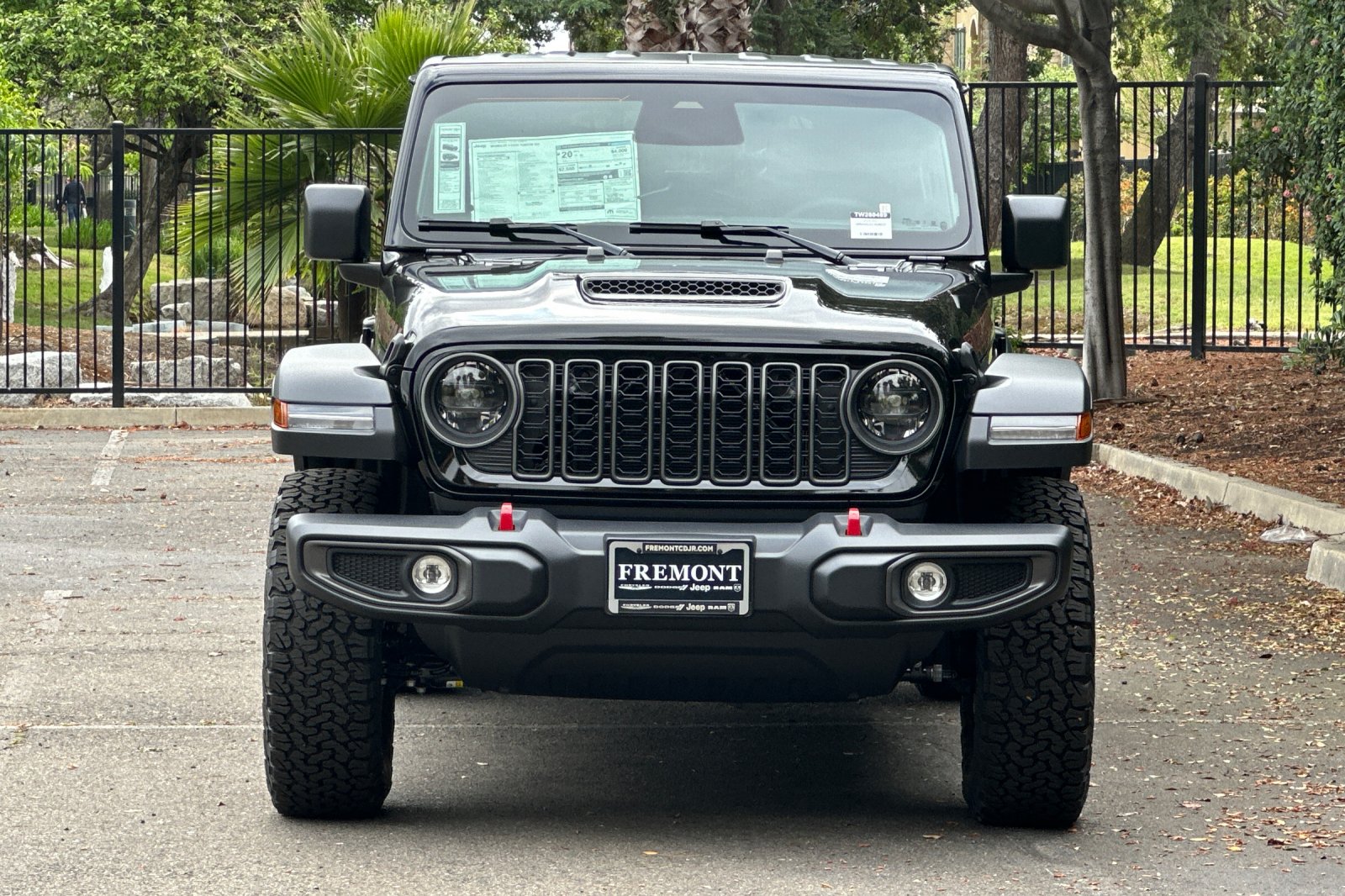 New 2026 Black Clear-Coat Exterior Paint Jeep Rubicon image 8
