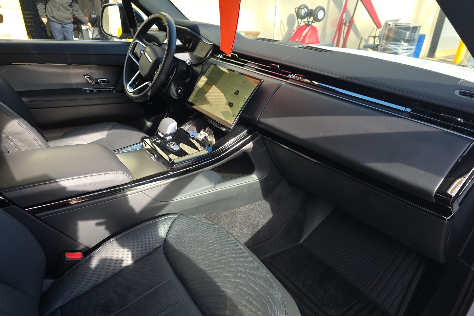 2024 Land Rover Range Rover Sport SE - Photo 17
