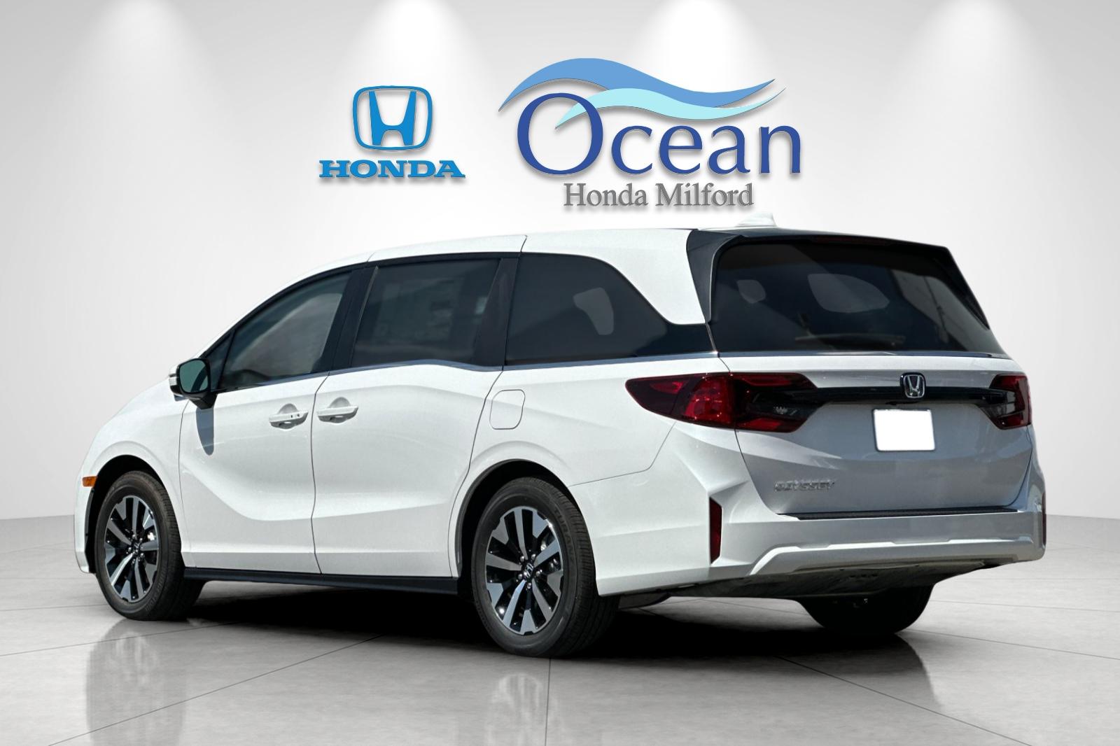 New 2026 Solar Silver Metallic Honda EX-L image 3