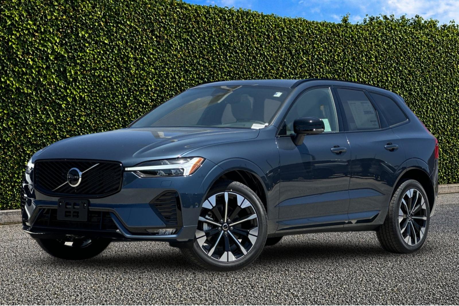 2026 Volvo XC60 B5 Plus Dark AWD's photo