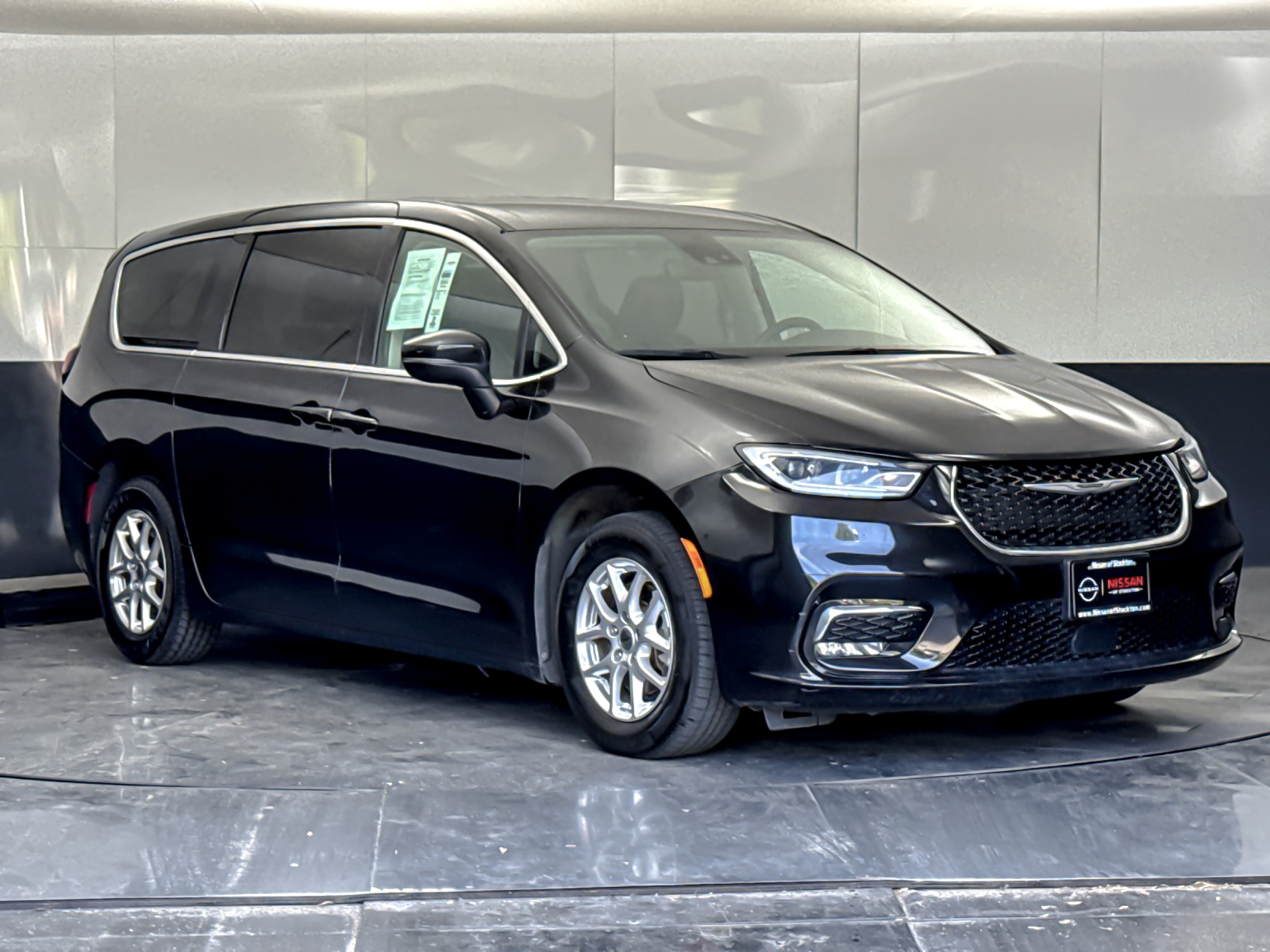 2023 Chrysler Pacifica Touring L's photo
