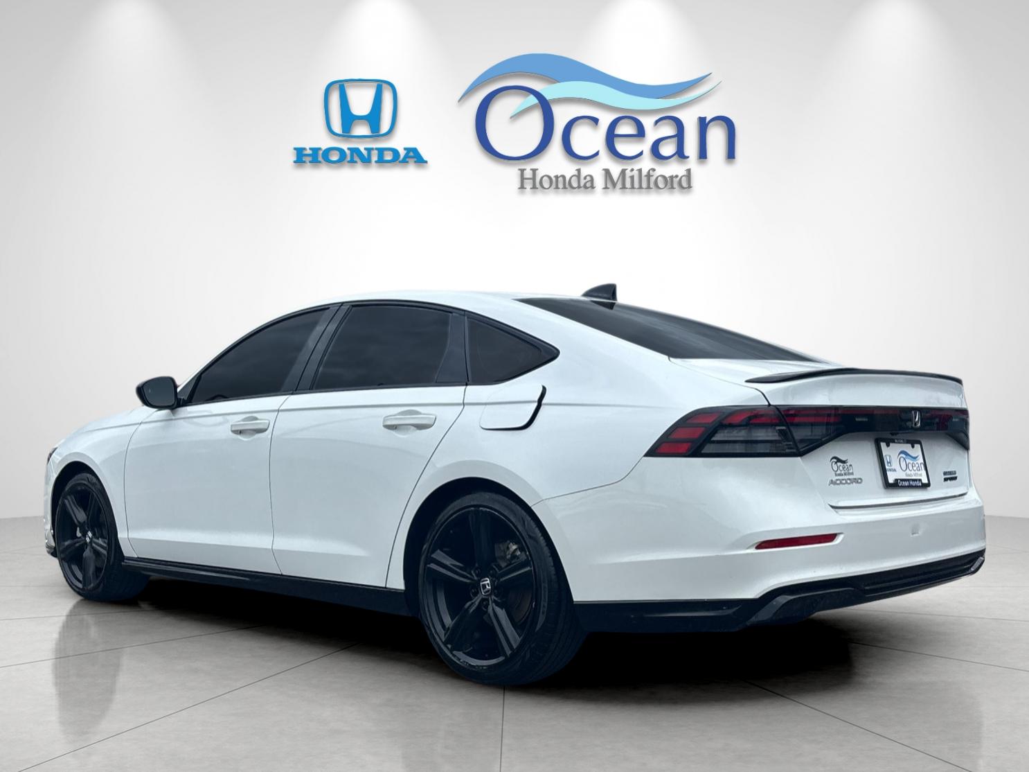 Used 2023 Platinum White Pearl Honda Sport-L image 5