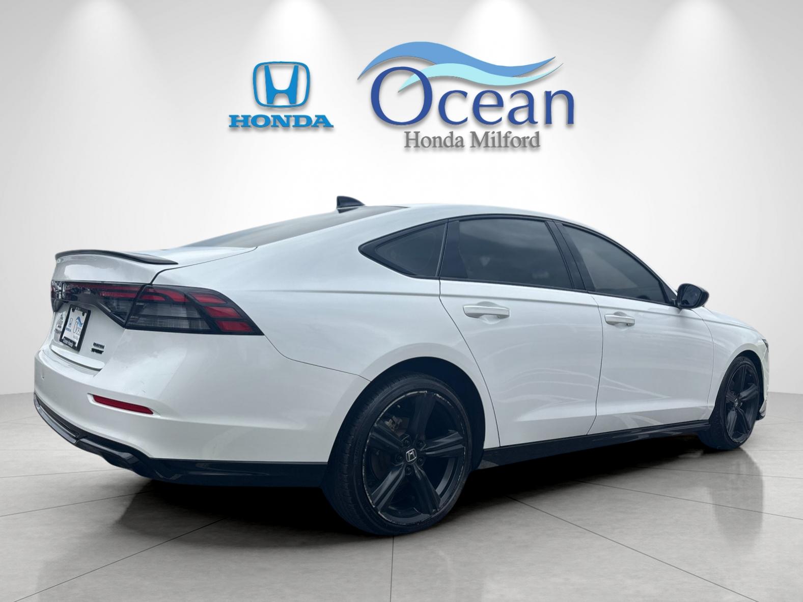 Used 2023 Platinum White Pearl Honda Sport-L image 3