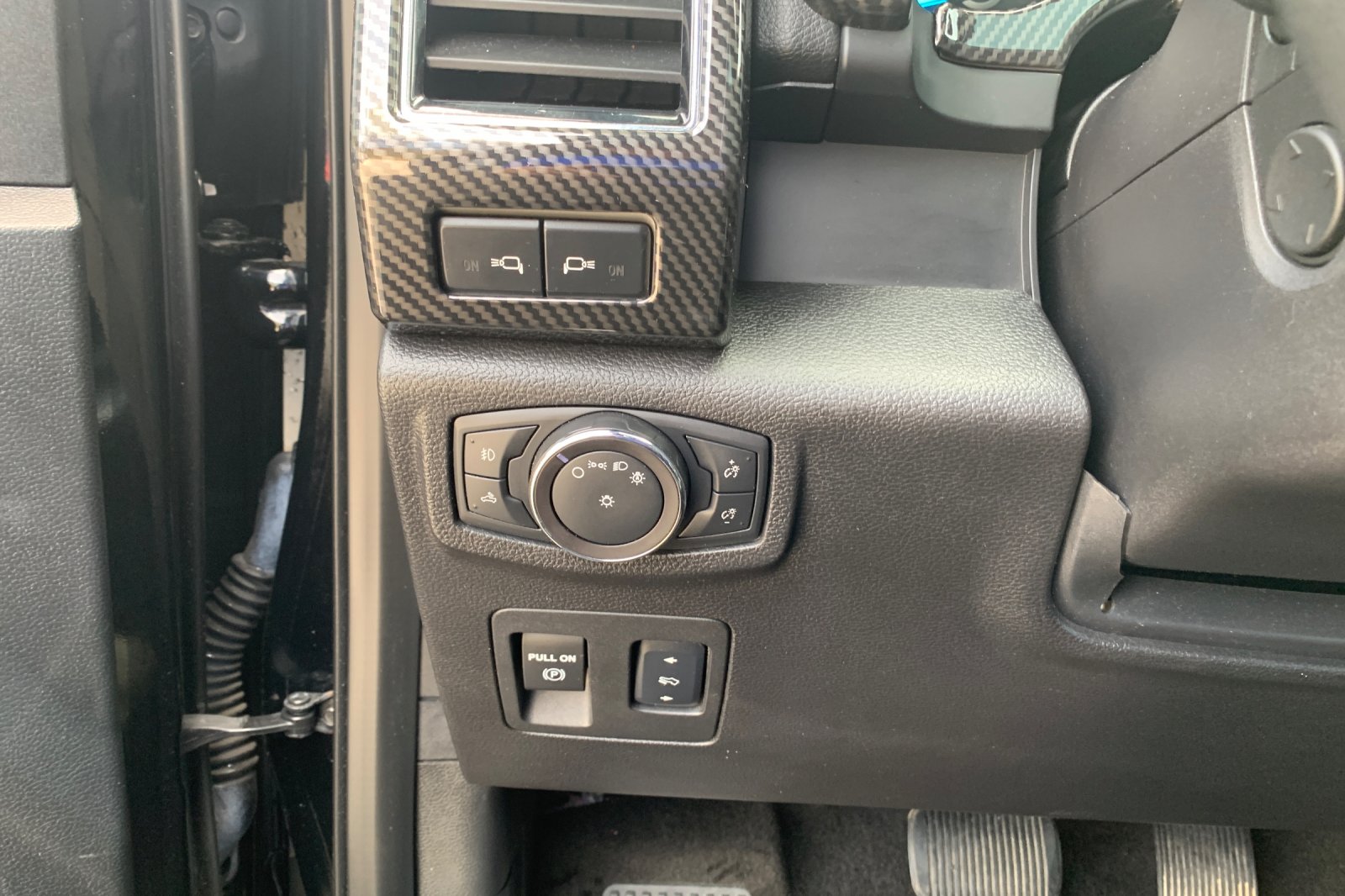 Used 2018 Black Ford Lariat image 32
