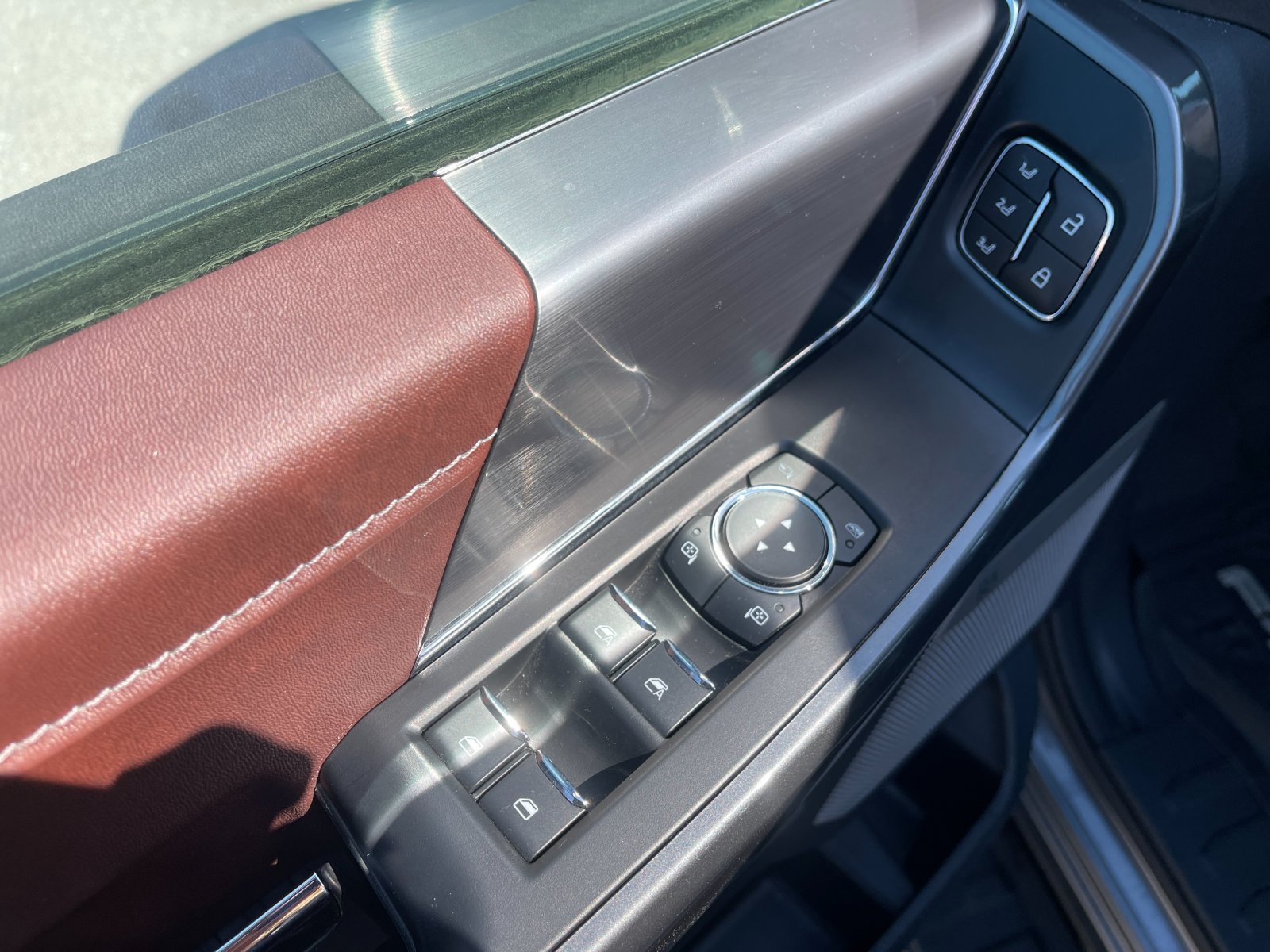 Used 2023 Gray Ford Lariat image 13