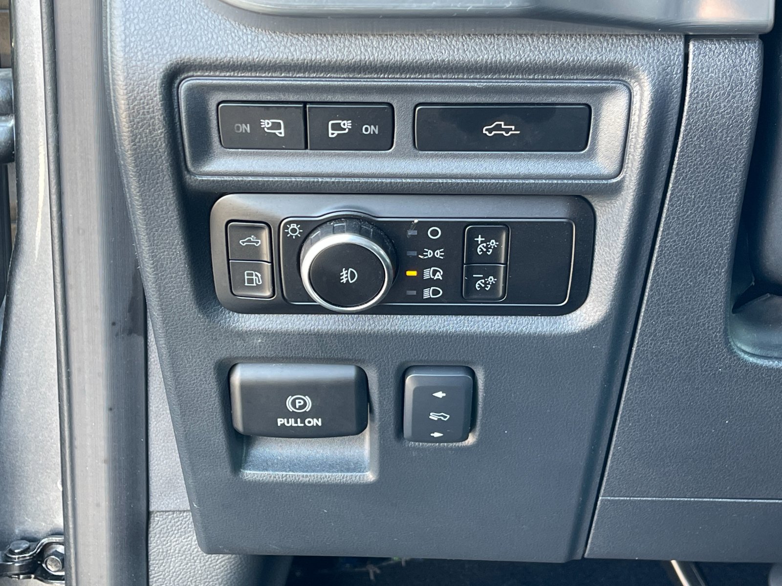 Used 2023 Gray Ford Lariat image 30