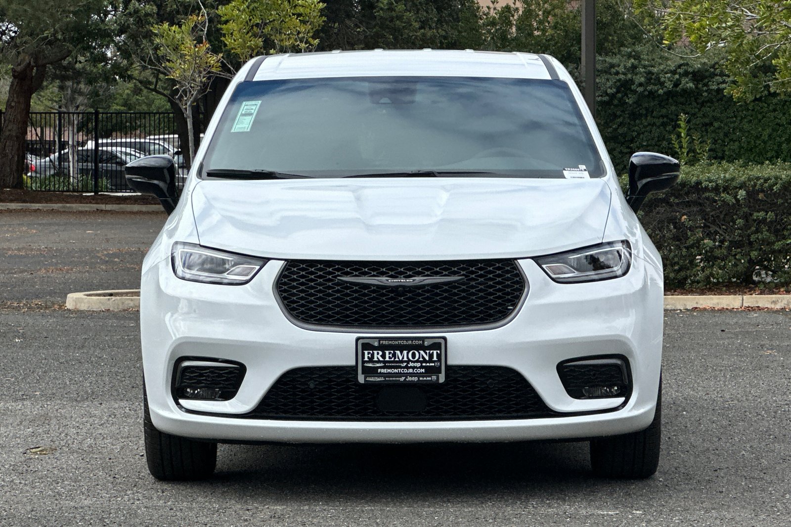 New 2026 Bright White Clear-Coat Exterior Paint Chrysler Select image 8